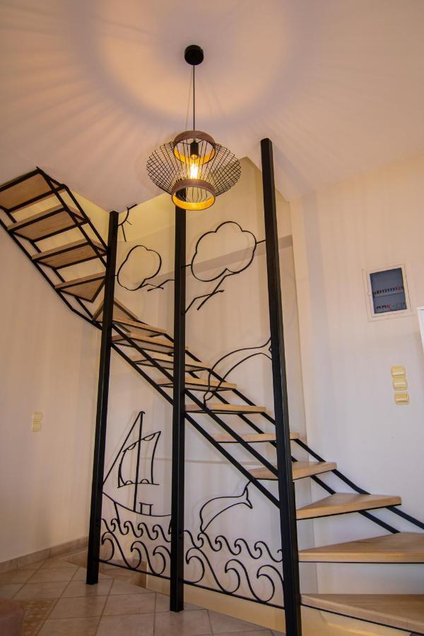 The Island House - Family Size Apt - Overlooking The Aegean - 3 Steps From The Beach Mókhlos Eksteriør bilde