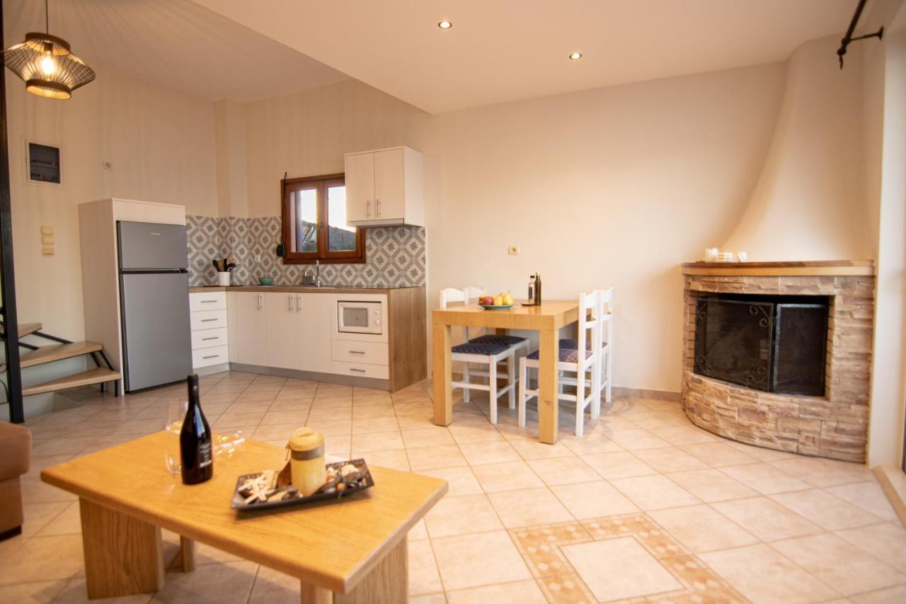 The Island House - Family Size Apt - Overlooking The Aegean - 3 Steps From The Beach Mókhlos Eksteriør bilde