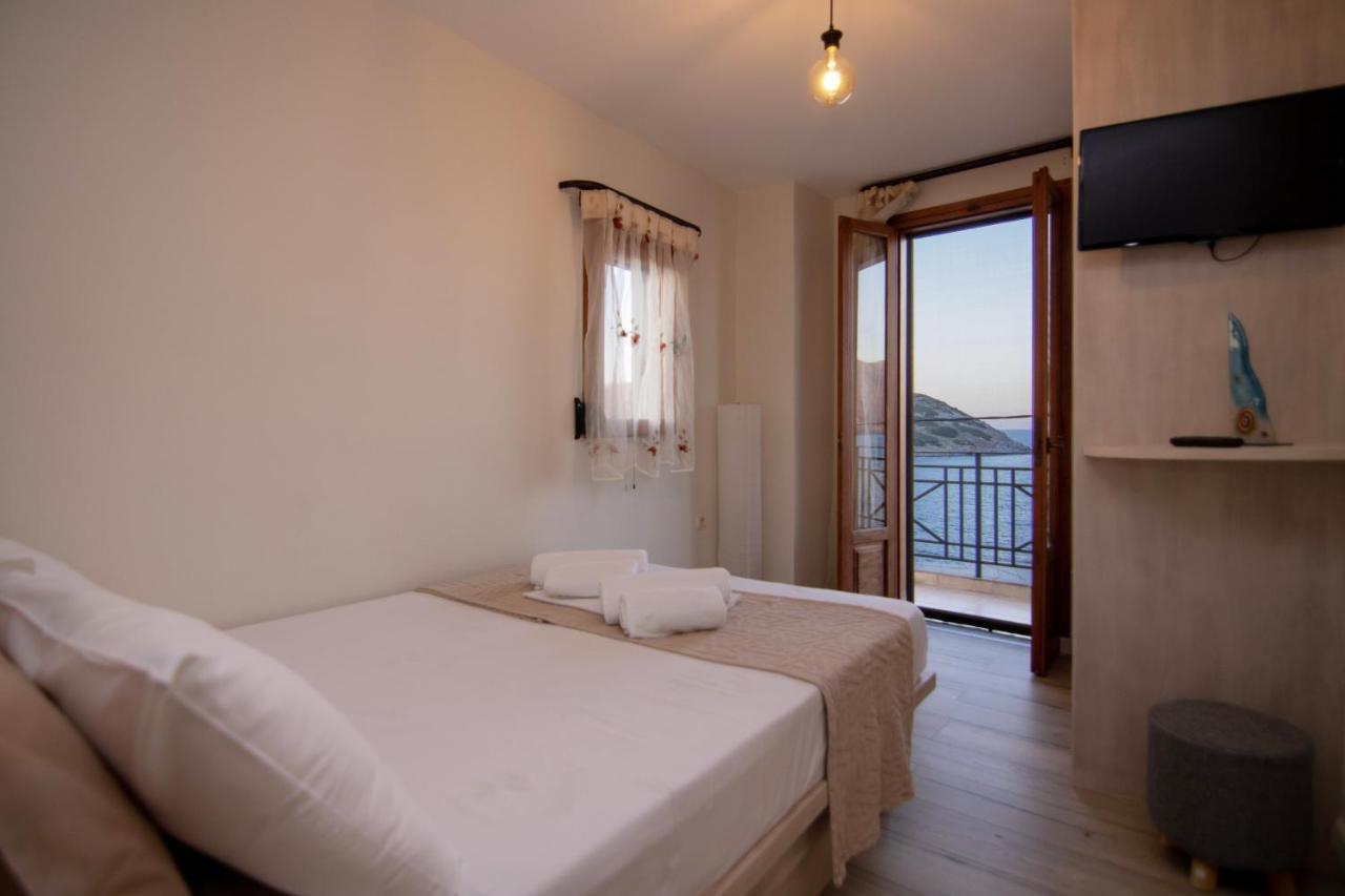 The Island House - Family Size Apt - Overlooking The Aegean - 3 Steps From The Beach Mókhlos Eksteriør bilde